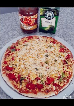A picture of Tikka pizza(whats up group recipe).