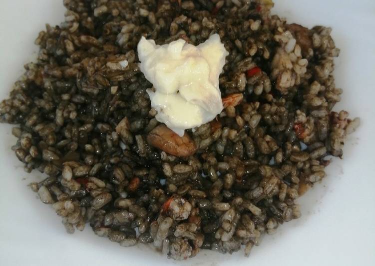 Arroz negro con alioli