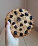 Mega cookie saludable con harina de coco y pasas