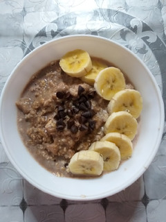 Una foto de Gachas de avena con chocolate y plátano