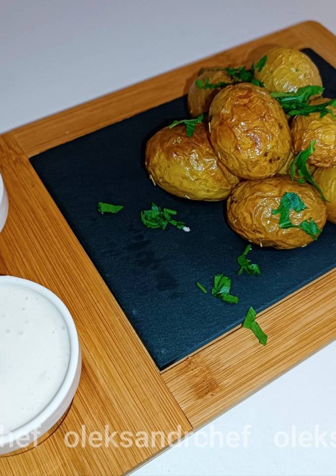 Картопля 🥔 запечена в аерофритюрі з йогуртово-майонезним соусом