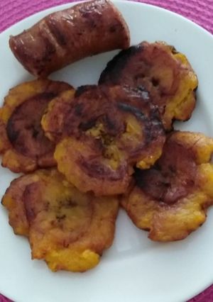 Una foto de Patacones dulces con chorizo de la selva