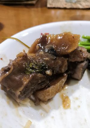 A picture of Sweet Sour Braised Pork Ribs.
