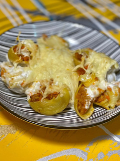 Una foto de Galets rellenos de boloñesa gratinados
