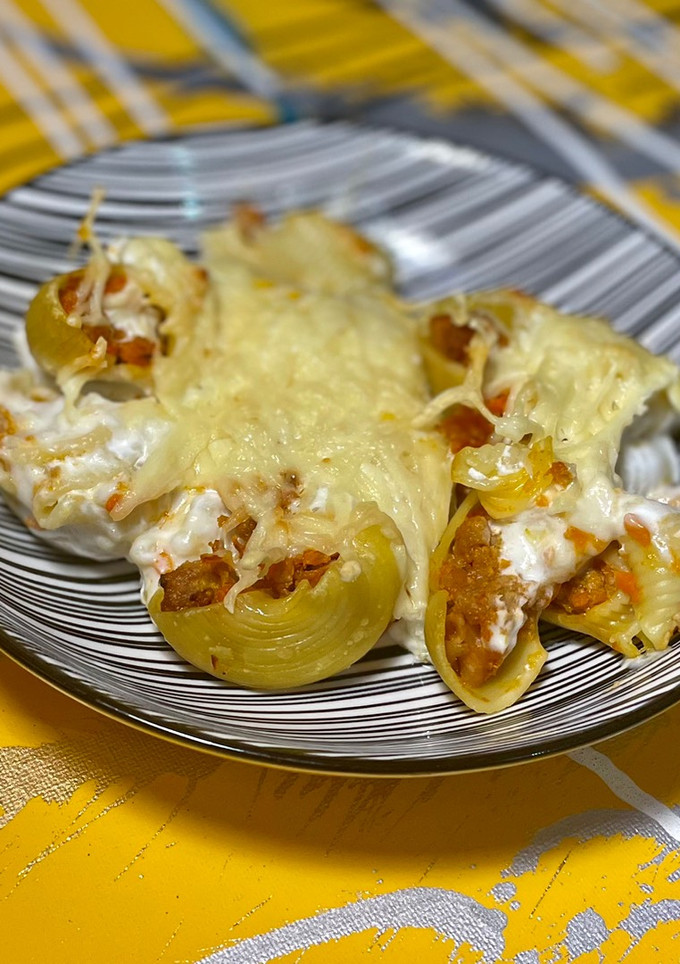 Una foto de Galets rellenos de boloñesa gratinados