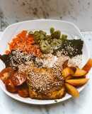 Poke Bowl con róbalo y pargo, brócoli, tomate cherry, champiñones al curry y arroz 🍛