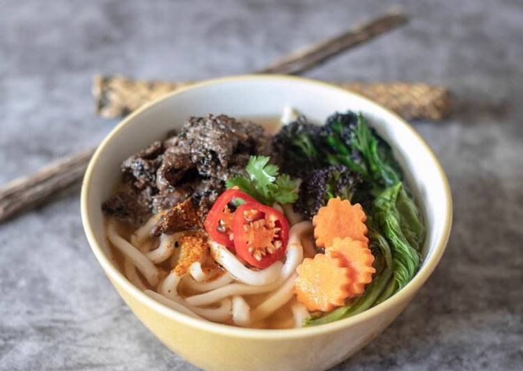 Recipe of Award-winning Udon with honey and soy beef with miso broth