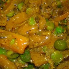 A picture of Gajar or matar ki sabji.