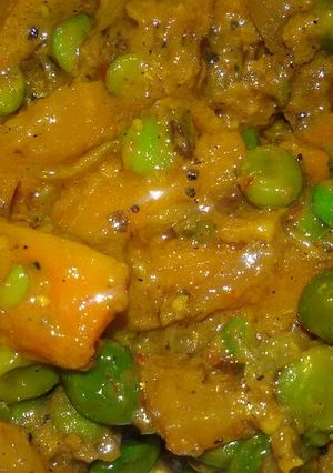 A picture of Gajar or matar ki sabji.
