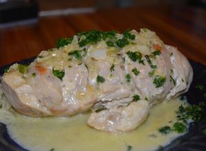 Una foto de Supremas de Pollo en Salsa Cremosa de Ajo y Finas Hierbas