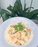 Pasta Fetuccini Alfredo con mix de Mariscos!