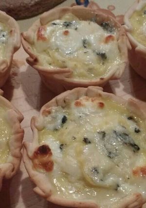 Una foto de Canastitas de Cebolla y Roquefort