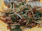 Une photo de wok gingembre