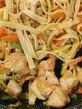 Chow Mein. Fideos chinos con pollo y verduras fácil