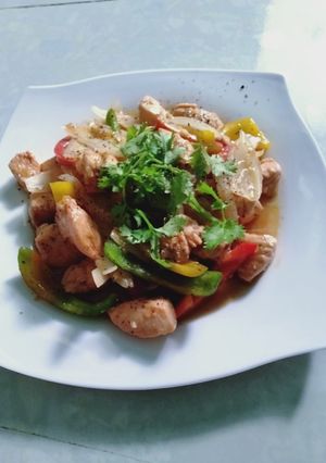 Hình của món Ức gà phi lê xào chua ngọt.