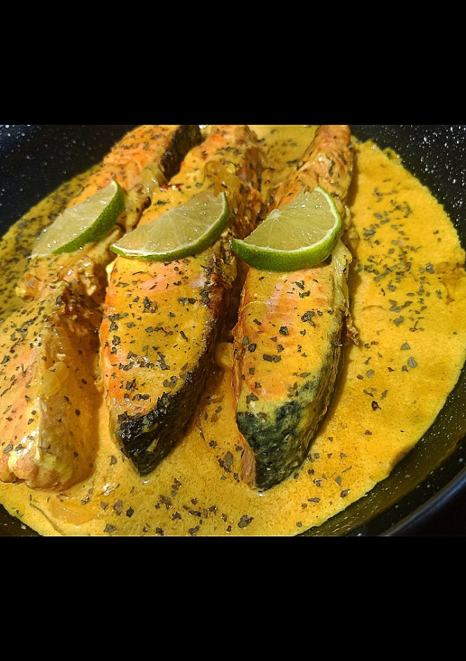 Una foto de Salmón Thai