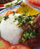 Cơm tấm thịt ram nước dừa và chả trứng hấp