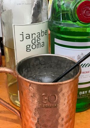 Una foto de Tom Collins