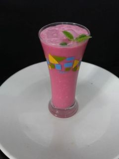 બીટ લસ્સી (Beetroot Lassi Recipe In Gujarati) રેસીપી મુખ્ય ફોટો