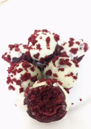 A picture of Red Velvet Truffles.
