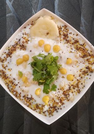 केला बूंदी रायता (Kela boondi raita recipe in hindi) रेसिपी मुख्य फोटो