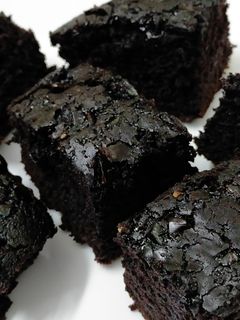 ডার্ক চকোলেট ব্রাউনি (Dark Chocolate brownie recipe in Bengali) রেসিপির প্রধান ছবি