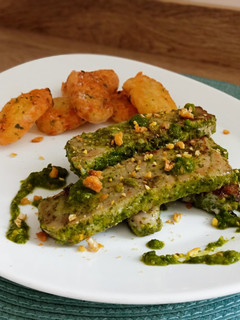 Una foto de Atún en salsa verde y patatas crujientes