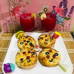 A picture of Pizza 🍕 buns with water melon 🍉 juice.