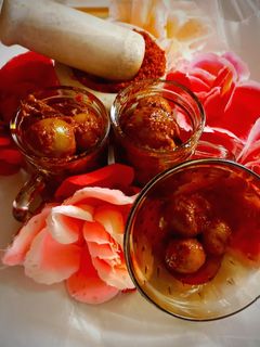 ગુંદા નું અથાણું (Gunda Athanu Recipe In Gujarati) રેસીપી મુખ્ય ફોટો