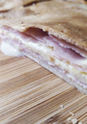 Una foto de Torta de jamón y queso