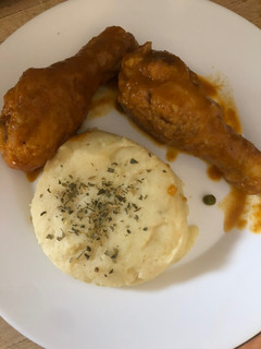 Una foto de Muslos de pollo en salsa con cerveza 🍺