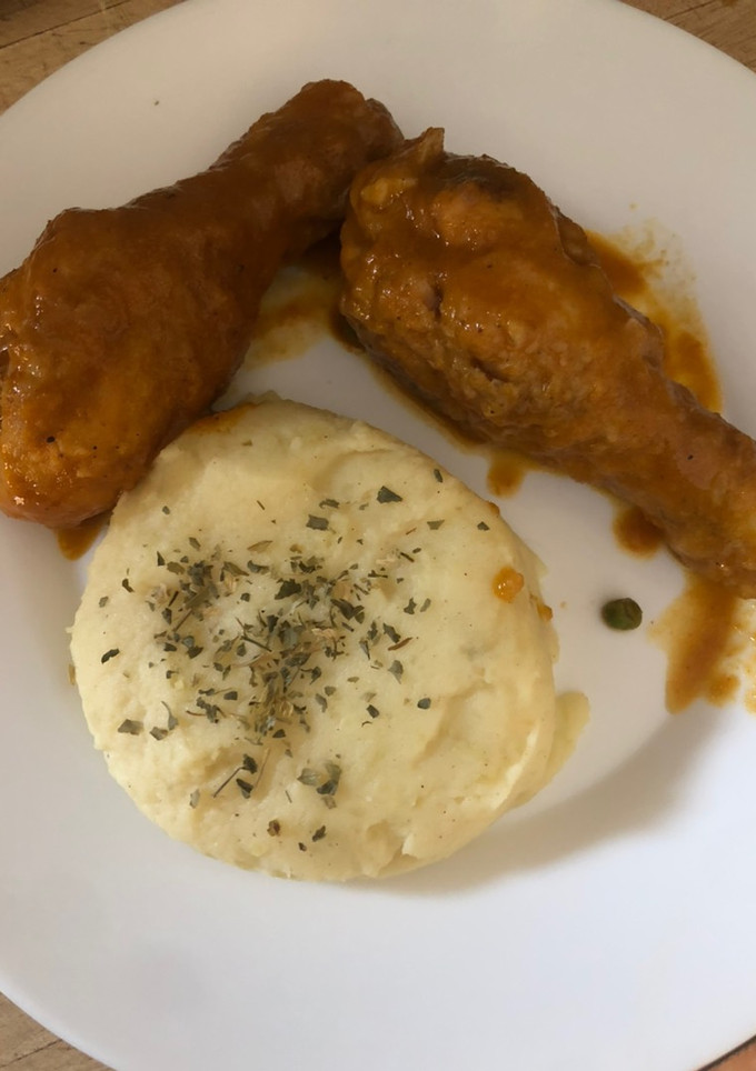 Una foto de Muslos de pollo en salsa con cerveza 🍺