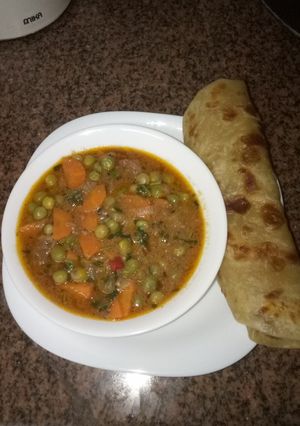 A picture of Soft layered chapati and beef stew#author marathon.