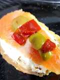 Bruschetta de salmón rosado