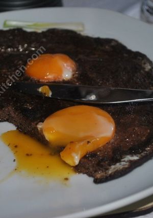 A picture of Olive Omelette  املت زیتونی.