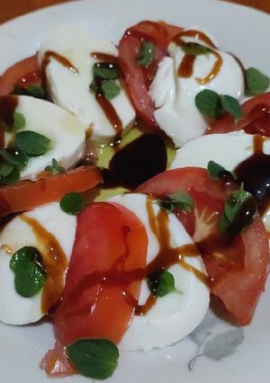 صورة لوصفة سلطة جبنة موزريلا