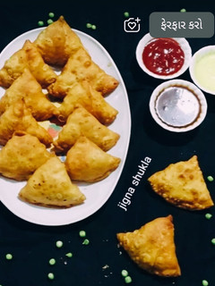 સમોસા (Samosa Recipe In Gujarati) રેસીપી મુખ્ય ફોટો