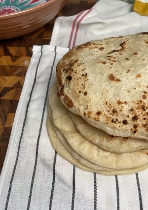 صورة لوصفة الخبز العربي على المقلاة