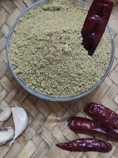 கறிவேப்பிலை பொடி (curry leaf powder) (Karuveppilai podi recipe in tamil) செய்முறை முக்கிய புகைப்படம்