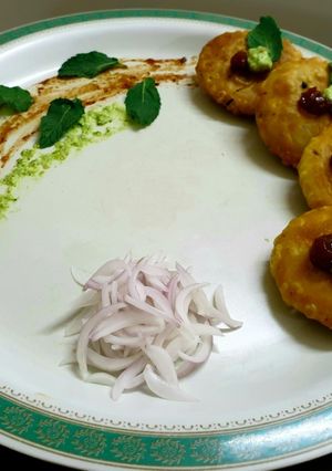 A picture of Minty aloo pyaz kachori.
