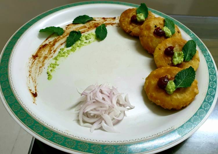 Minty aloo pyaz kachori