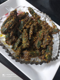 ભરેલા ભીંડા નું શાક (Bharela Bhinda Shak Recipe In Gujarati) રેસીપી મુખ્ય ફોટો