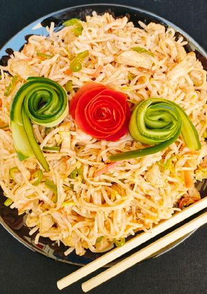 A picture of Chicken, Veggies, Chowmin 🍝🍝.