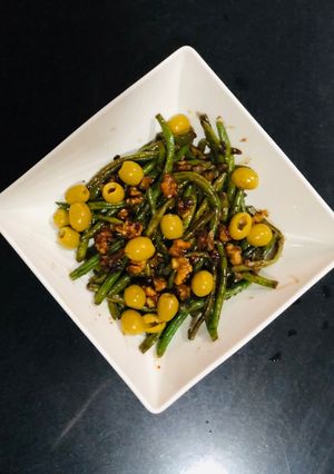 A picture of Walnut string bean & olives salad.