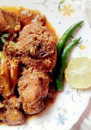 A picture of Malvani chicken masala.