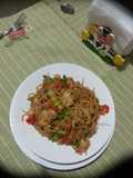 Pasta salteada con pollo y vegetales