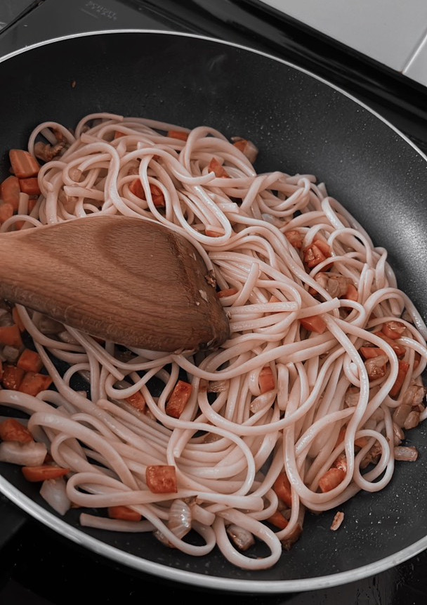 Una foto de Tallarines fritos con verduras