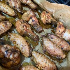 A picture of Baked chicken Wings.