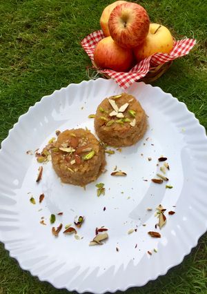 A picture of Apple halwa.