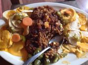 Una foto de totopos con carne
